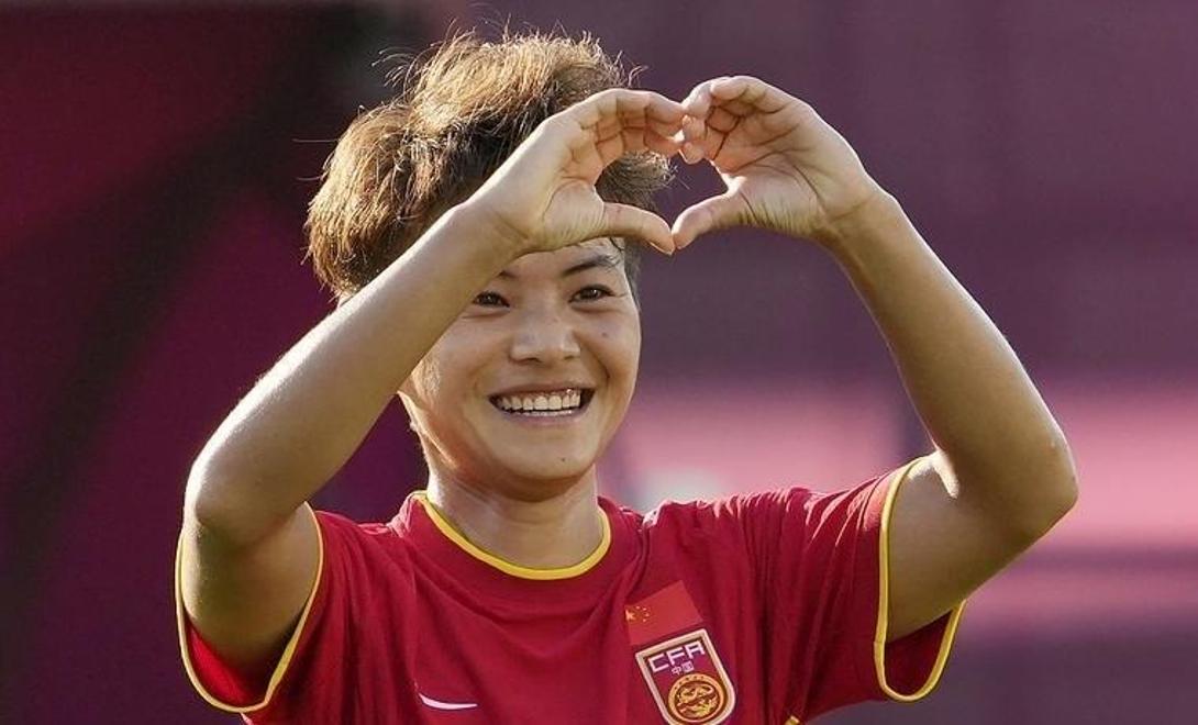 中国女足获得胜利，球队士气高涨