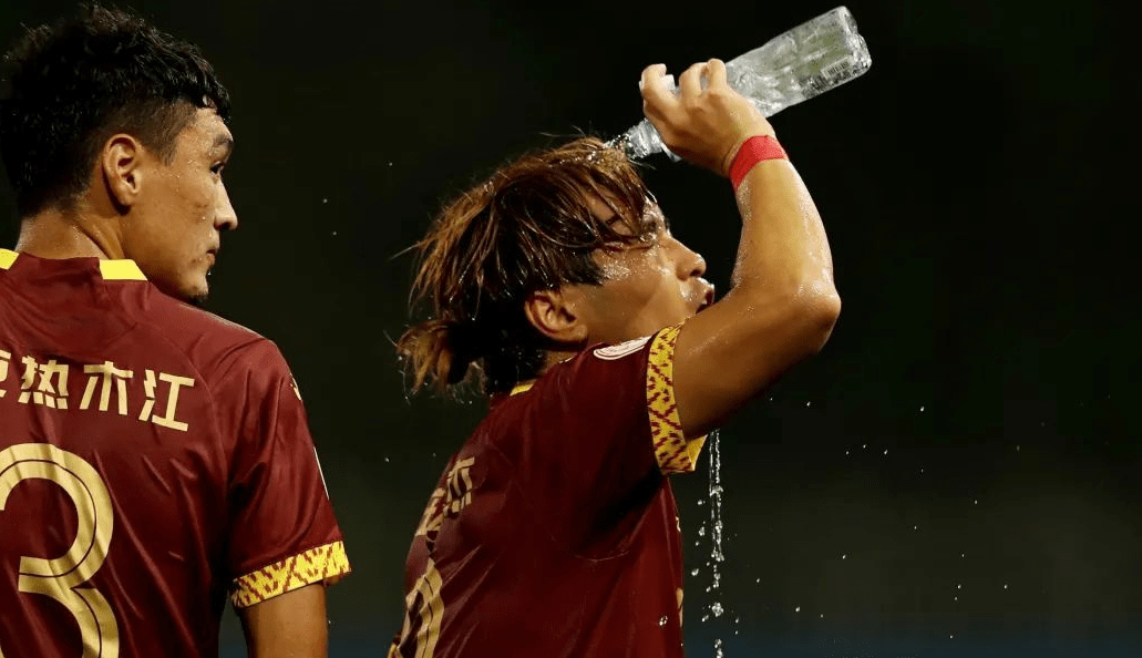 新疆雪豹全队备战出击,士气高昂谋求大胜机遇 新疆雪豹全队备战出击,士气高昂谋求大胜机遇