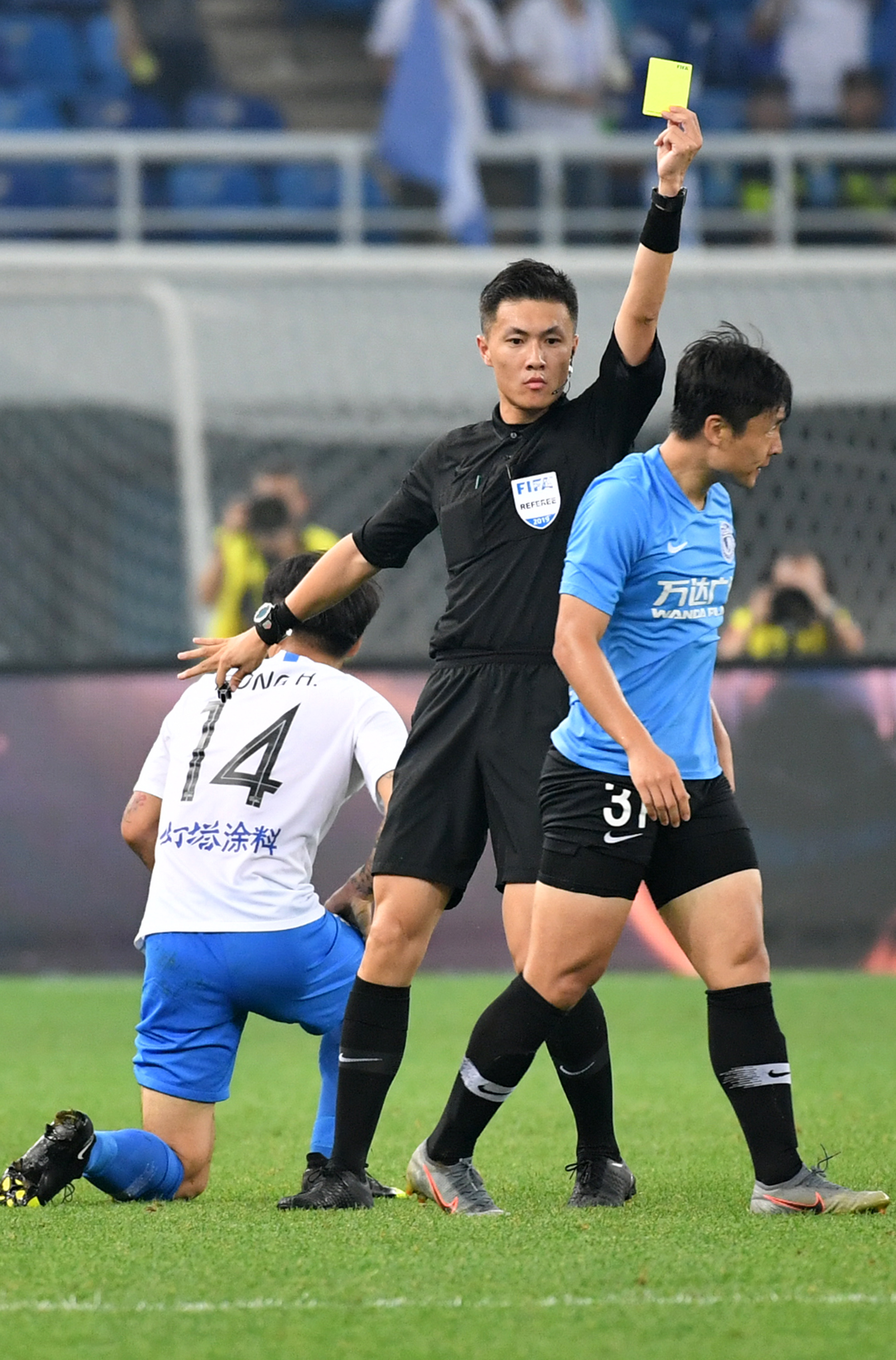 天津泰达球员坚守防线,成功逼平对手的简单介绍 天津泰达球员坚守防线,成功逼平对手的简单介绍