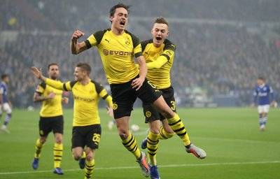 斯图加特主场战胜对手，德甲升班马坚挺表现的简单介绍