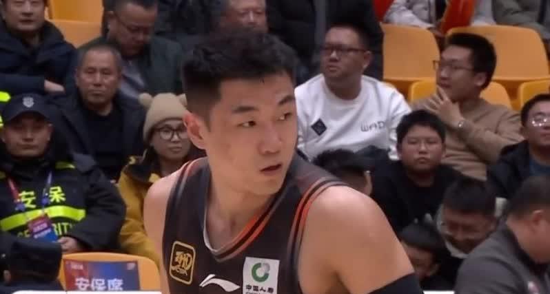 青岛队轻取骑士，高诗岩关键制胜