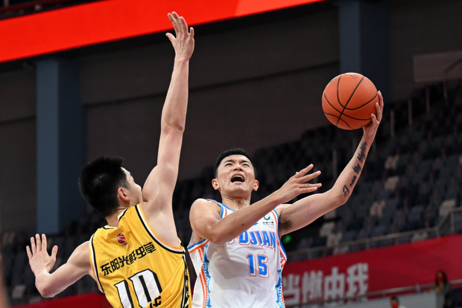 青岛队轻取骑士，高诗岩关键制胜