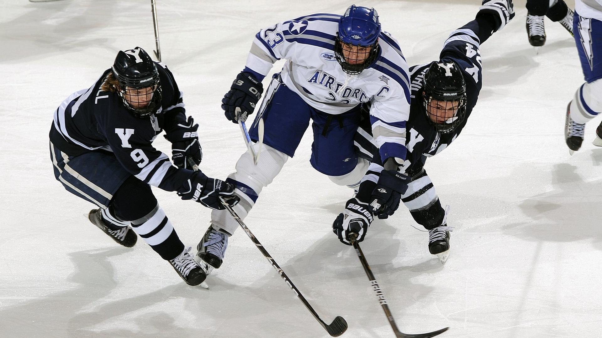 独行侠踏平老鹰，布克成为关键先生