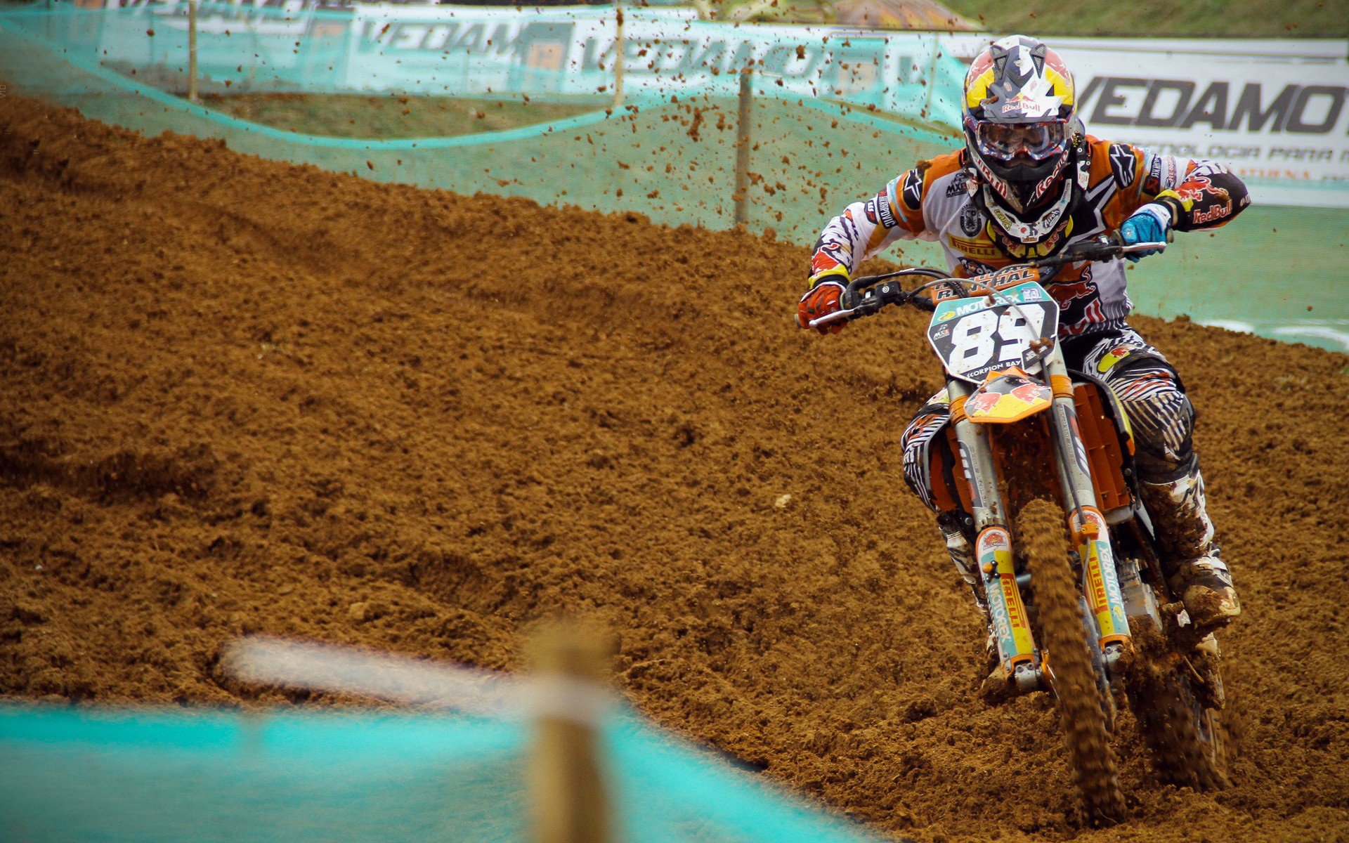 赛道与数据之夜，马丁内利如何用统治级表现定义F1年度争冠