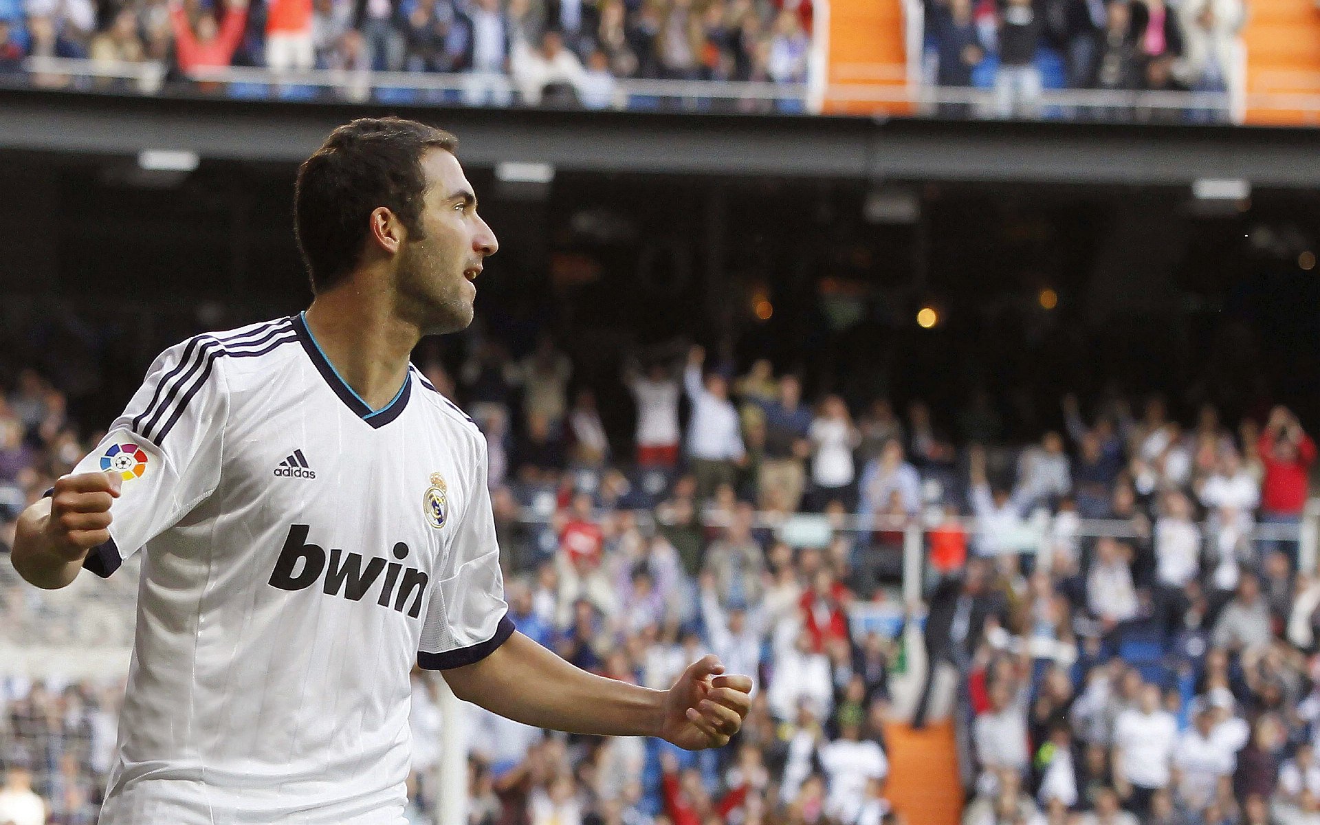 跨界竞技场,当快船粉碎广东队,恩比德在欧冠半决赛接管比赛—体育世界的平行宇宙